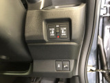 【両側電動スライドドア】リモコンや運転席のスイッチ操作のほか、ドアハンドルを少し引くだけでリアドアが自動開閉します♪