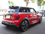 BMW・MINI認定中古車には2年間または1年間の無料保証を付帯。ご購入後も安心して、BMW・MINIならではの走りをお楽しみいただけます。