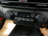 車内を年中快適に保ってくれるオートエアコン。