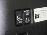 重い荷物もスロープと電動ウインチで楽に積載。車いす以外の荷物もウインチでしっかり固定できるので安心です♪