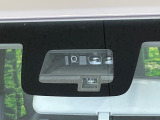 【スズキ セーフティサポート】走行中に前方の車両等を認識し、衝突しそうな時は警報とブレーキで衝突回避と被害軽減をアシスト。より安全にドライブをお楽しみいただけます。