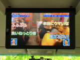 後席のお客様も楽しめるモニターを搭載。長距離移動も退屈させません。家族でのドライブに最適な装備です。