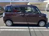 両側パワースライドドア付きだから、狭い駐車スペースなどでの 乗り降りラクラク!小さなお子さまのいるご家庭には嬉しい装備。