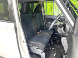 運転席シート廻りは使用感も少なく、良好な状態となっています。丁寧に使われていたことがよくわかりますね。