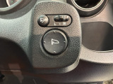 狭い駐車場で便利な電動格納ドアミラーが付いています。