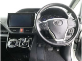 運転席から見たハンドルダッシュまわりになります。