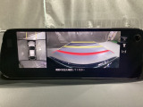 360度モニターは、4つのカメラによる前後左右・俯瞰映像でドライバーからは見えない領域の危険認知をサポート!全周囲の死角を減らし、狭い駐車場や幅寄せ、T字路の進入などの運転の安心感を高めます!