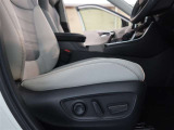 パワーシート搭載。微妙な調整が手軽にでき、ピッタリなポジションで運転することが可能です。