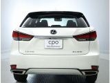 レクサスのLをモチーフにしたテールランプデザインが車両の美しさ、存在感を際立たせます。