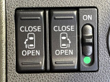 【両側パワースライドドア】スマートキーや運転席のスイッチで後席両側スライドドアの開閉が可能♪電動だから力を入れてドアを開ける必要が無く、小さなお子様でも簡単に開け閉めでき快適です♪