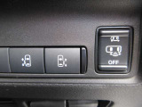 両側ハンズフリーオートスライドドア装備です!運転席のスイッチでの開閉やドアスイッチでの開閉は当たり前ですが、足の簡単な操作でスライドドアの開閉が出来ます!両手が塞がっているような時にとても便利です☆
