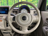 インテリアに合わせたデザインのステアリングは、運転される方のことも考え、運転しやすい形状、大きさです。是非一度、実際に触ってお確かめください。