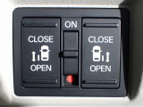運転席からもスライドドアを楽々操作でスピーディーに!またスマートキーでも開閉できるので便利です。
