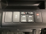 リアドアは乗り降りに便利な両側電動スライドドアです。また運転席に座っていながらスイッチ操作で自在にスライドドアを開け閉めできます。またHondaセンシング用のVSA解除スイッチを右側に装備しています。