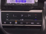 オートエアコンで、毎日のドライブを快適に。温度、風量を自動で調整し、理想的な車内環境を提供します。