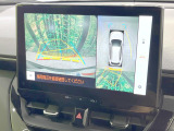 【パノラミックビューモニター】専用のカメラにより、上から見下ろしたような視点で360度クルマの周囲を確認することができます☆死角部分も確認しやすく、狭い場所での切り返しや駐車もスムーズに行えます。