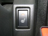 【シートヒーター搭載】シートを温めてくれる暖房機器です!長時間座っていると負担が掛かりやすい背中や腰、または冬場の寒い日に冷えやすい脚部に快適なぬくもりを♪
