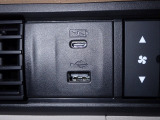 USBつなげられます♪充電などお役にたちますよ!!
