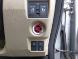 リア両側パワースライドドアを装備しています。運転席にあるスイッチによる操作も可能です。