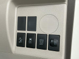【横滑り防止装置】カーブを曲がる際や滑りやすい路面での走行中に、不安定な状態を検知、車両の姿勢を安定させます♪