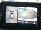 アラウンドビューモニター。上空から見下ろしているかのような映像を映し出して、駐車をスムースにアシストします。