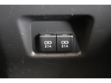 後部席へ乗車して携帯電話などを充電する時に前から配線を伸ばすとごちゃごちゃして邪魔になりがちですよね。そんな煩わしさを解消する後席側USBポート☆