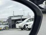 【BSM】ブラインドスポットモニター(BSM)は、死角にいる車両をセンサーで検知し、ドライバーに注意を促すことで、安全な車線変更をサポートします。