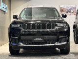 伝統のセブンスロットルグリルが一目でJeepと分かります。