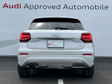Audiのリヤディフューザーは、車両の後方での空気の流れを整え、乱流を減少させることで、走行安定性を向上させます。またスポーティで洗練された外観を提供し、全体のスタイルに一体感を持たせます。