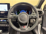 ステアリングスイッチ搭載!手を離さずに手元のスイッチでさまざまな操作が可能。運転中、視線をそらさなくても操作ができて安全です!
