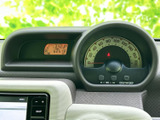 視認性の高いメーターで、運転に必要な情報を確認できます。シンプルなデザインで、運転に集中できます。