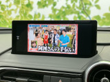 停車中に楽しめるTV機能付き。ニュースやエンターテイメントで、待ち時間を有効活用できます。快適な時間を過ごせる一台です。