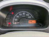 視認性の高いメーター類が、運転に必要な情報を分かりやすく表示。速度やエンジン回転数などを一目で確認できます。運転に集中できる環境です。