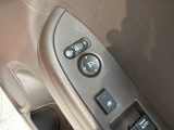 狭い駐車場で便利な電動格納ドアミラーが付いています。