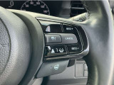 Hondaセンシングの機能のひとつ、アダプティブクルーズコントロール付!アクセルから足を離しても設定したスピードと前車との車間を保ち走行してくれます!車線維持もアシスト☆高速道路で疲労軽減ですね☆