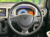 インテリアに合わせたデザインのステアリングは、運転される方のことも考え、運転しやすい形状、大きさです。是非一度、実際に触ってお確かめください。