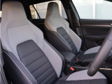 運転席・助手席ともにヒーター&ベンチレーションを備え、快適なドライブをサポートします。