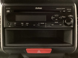 純正CDチューナーにはAUX入力端子がついてますので外部入力から音楽などを楽しめます。その下には1DIN分の小物入れがついています。CDケースなどを入れるのに便利です。