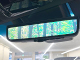 【デジタルインナーミラー】後席の大きな荷物や同乗者で後方が確認しづらい時でも安心!カメラが撮影した車両後方の映像をルームミラー内に表示。クリアな視界で状況の確認が可能です!