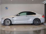 【拘りのFR】BMWが多く採用するFR車。ダイレクトでスポーティな加速感・シャープなハンドリングを実現。縦置きエンジンレイアウトにより、フラットで上質な乗り味です。