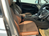 フィット感のあるシート。しっかりと支えてくれるので、長時間の運転を快適にサポートしてくれます。