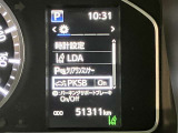 視認性に優れたメーターを採用しており、走行中でも車速や情報が分かりやすく表示されます。運転時の視線移動をむりのない範囲に抑え、快適で安心感のあるドライブをサポートします。