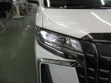 高輝度でしかも消費電力の少ないLEDをハイ、ロービームに採用。