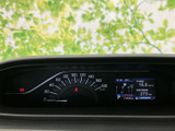 視認性の高いメーター類で、運転に必要な情報を的確に把握できます。走行状況をひと目で確認できるので、安全運転に貢献します。