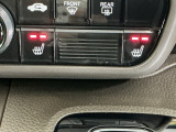 運転席/助手席シートヒーターで寒い日もすぐに温かくなり快適に過ごせます。2段階の温度調整が可能です