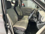 運転席まわりです。運転席からの視界が左右に広く隅々まではっきりと見渡せます!クルマの前端も把握しやすく安心して運転できます!