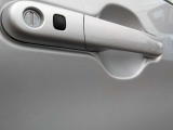 ドアノブ周辺には爪によりキズは目立ちません