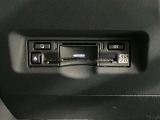 高速道路で便利な【ETC2.0】を装備しています。光ビーコン搭載で渋滞情報などナビゲーションと連動することで機能も充実いたします。他、観光施設に立ち寄るための高速料金割引サービス等もございます。