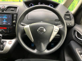 インテリアに合わせたデザインのステアリングは、運転される方のことも考え、運転しやすい形状、大きさです。是非一度、実際に触ってお確かめください。