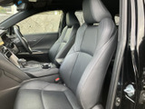 運転に必要な情報が視認しやすいインストルメントパネル。直感的に操作できるスイッチ類で、快適なドライブをサポートします。